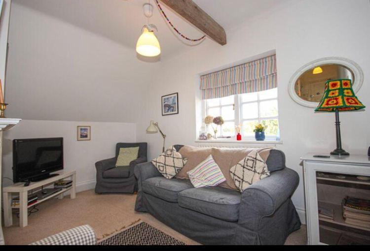 Light And Airy Central Lyme Regis Appartment With Parking Bagian luar foto